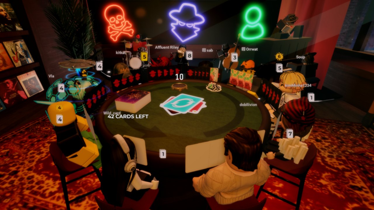 Hitman Card Game table screenshot with eight players, HUD names, and 42 cards left in the deck